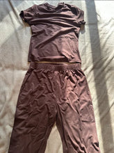 Load image into Gallery viewer, Ensemble deux pièces (best-seller 2026) : t-shirt en maille à manches courtes et pantalon long.