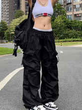 Charger l'image dans la galerie, Pantalon parachute noir style Y2K pour femme – Cargo over size streetwear hippie, coupe large Harajuku et poches multiples