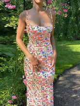 Charger l'image dans la galerie, Robe d'été longue et moulante à motif floral, bretelles fines et décolleté plongeant en V ; robe dos nu sexy, style streetwear.