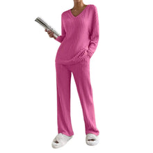 Charger l'image dans la galerie, Ensemble deux pièces en maille tendance – Style décontracté, col en V, pantalon long – Nouveauté automne-hiver – Coupe ample, style coréen, confortable – Polyester