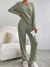 Charger l'image dans la galerie, Ensemble deux pièces en maille tendance – Style décontracté, col en V, pantalon long – Nouveauté automne-hiver – Coupe ample, style coréen, confortable – Polyester

