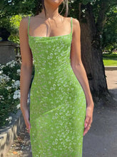 Charger l'image dans la galerie, Robe d'été longue et moulante à motif floral, bretelles fines et décolleté plongeant en V ; robe dos nu sexy, style streetwear.
