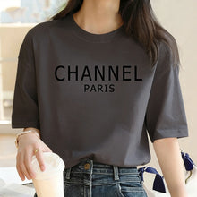 Charger l'image dans la galerie, T-shirt décontracté et élégant – Marque de luxe motif graphique « CHANNEL », col rond, manches courtes
