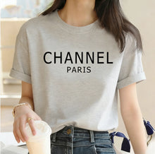 Charger l'image dans la galerie, T-shirt décontracté et élégant – Marque de luxe motif graphique « CHANNEL », col rond, manches courtes
