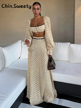Charger l'image dans la galerie, Ensemble mode pour femme : jupe longue à pois et haut court en dentelle (encolure carrée, manches ballon) ; jupe trapèze taille haute. Tenue d'été 2026.
