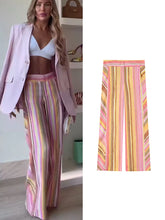 Load image into Gallery viewer, TFMLN Pantalon long pour femme – Coupe droite, jambes larges, rayures colorées et style décontracté tendance streetwear.

