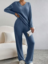 Charger l'image dans la galerie, Ensemble deux pièces en maille tendance – Style décontracté, col en V, pantalon long – Nouveauté automne-hiver – Coupe ample, style coréen, confortable – Polyester
