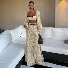 Charger l'image dans la galerie, Ensemble mode pour femme : jupe longue à pois et haut court en dentelle (encolure carrée, manches ballon) ; jupe trapèze taille haute. Tenue d'été 2026.
