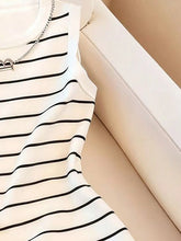 Charger l'image dans la galerie, Robe rayée sans manches pour femme, coupe ajustée et col rond, style élégant et décontracté (Printemps/Été)
