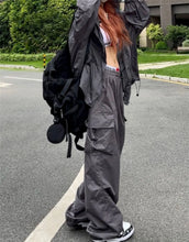 Charger l'image dans la galerie, Pantalon parachute noir style Y2K pour femme – Cargo over size streetwear hippie, coupe large Harajuku et poches multiples
