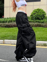 Charger l'image dans la galerie, Pantalon parachute noir style Y2K pour femme – Cargo over size streetwear hippie, coupe large Harajuku et poches multiples
