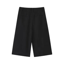 Load image into Gallery viewer, Short noir court pour femme – Collection Été 2026 – Style simple, décontracté et tendance – Polyvalent, idéal pour le quotidien ou le travail.
