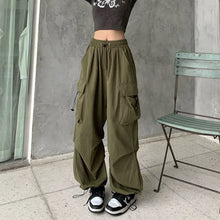 Charger l'image dans la galerie, Pantalon parachute noir style Y2K pour femme – Cargo over size streetwear hippie, coupe large Harajuku et poches multiples
