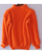 Charger l'image dans la galerie, Pull col roulé épais en mohair blanc – Style doux et tendance pour l'automne-hiver – Manches ballon, coupe décontractée et couleur unie.
