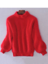 Charger l'image dans la galerie, Pull col roulé épais en mohair blanc – Style doux et tendance pour l'automne-hiver – Manches ballon, coupe décontractée et couleur unie.
