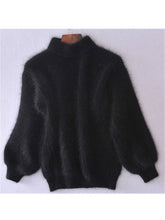 Charger l'image dans la galerie, Pull col roulé épais en mohair blanc – Style doux et tendance pour l'automne-hiver – Manches ballon, coupe décontractée et couleur unie.
