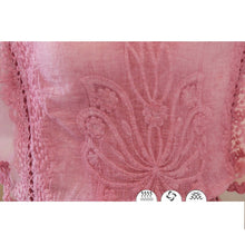 Charger l'image dans la galerie, Chemisier tendance – Nouveauté printemps : blouse en mousseline avec bordure en dentelle et motifs fleurs et papillons
