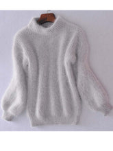 Charger l'image dans la galerie, Pull col roulé épais en mohair blanc – Style doux et tendance pour l'automne-hiver – Manches ballon, coupe décontractée et couleur unie.
